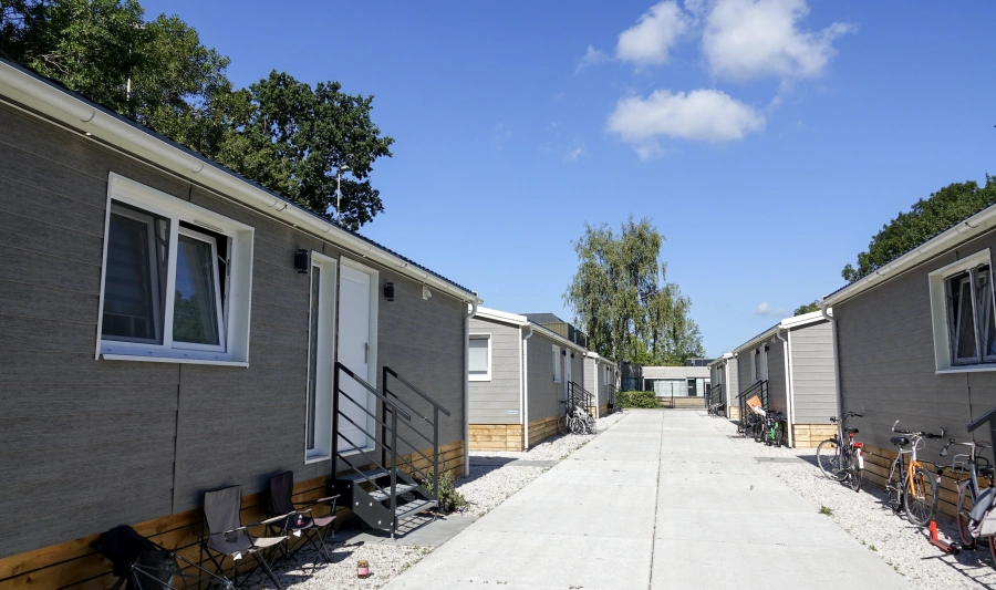 Plan Bee Onderhoud en Advies B.V. | Huisvesting vluchtelingen Zuidland